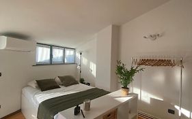 Charming Studio Next To Fiera With Terrace And Parking